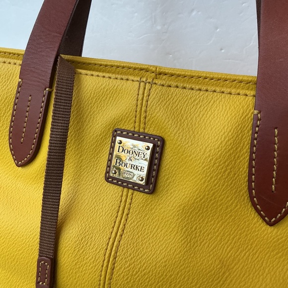 Dooney And Bourke Large Tote Bag Rehab $458 MSRP - Picture 2 of 7